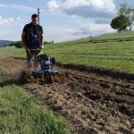 Kyprenie pôdy rotačným kypričom Agzat