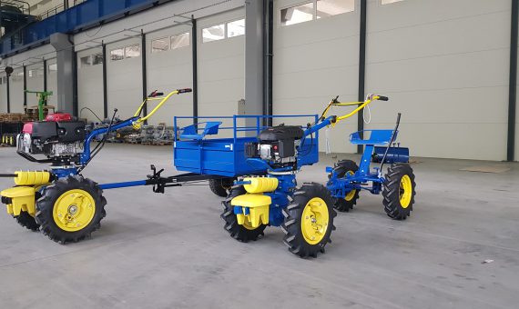 AGZAT s pripojeným Nosičom náradia NNT-2 a AGZAT s PVT Prívesným vozíkom